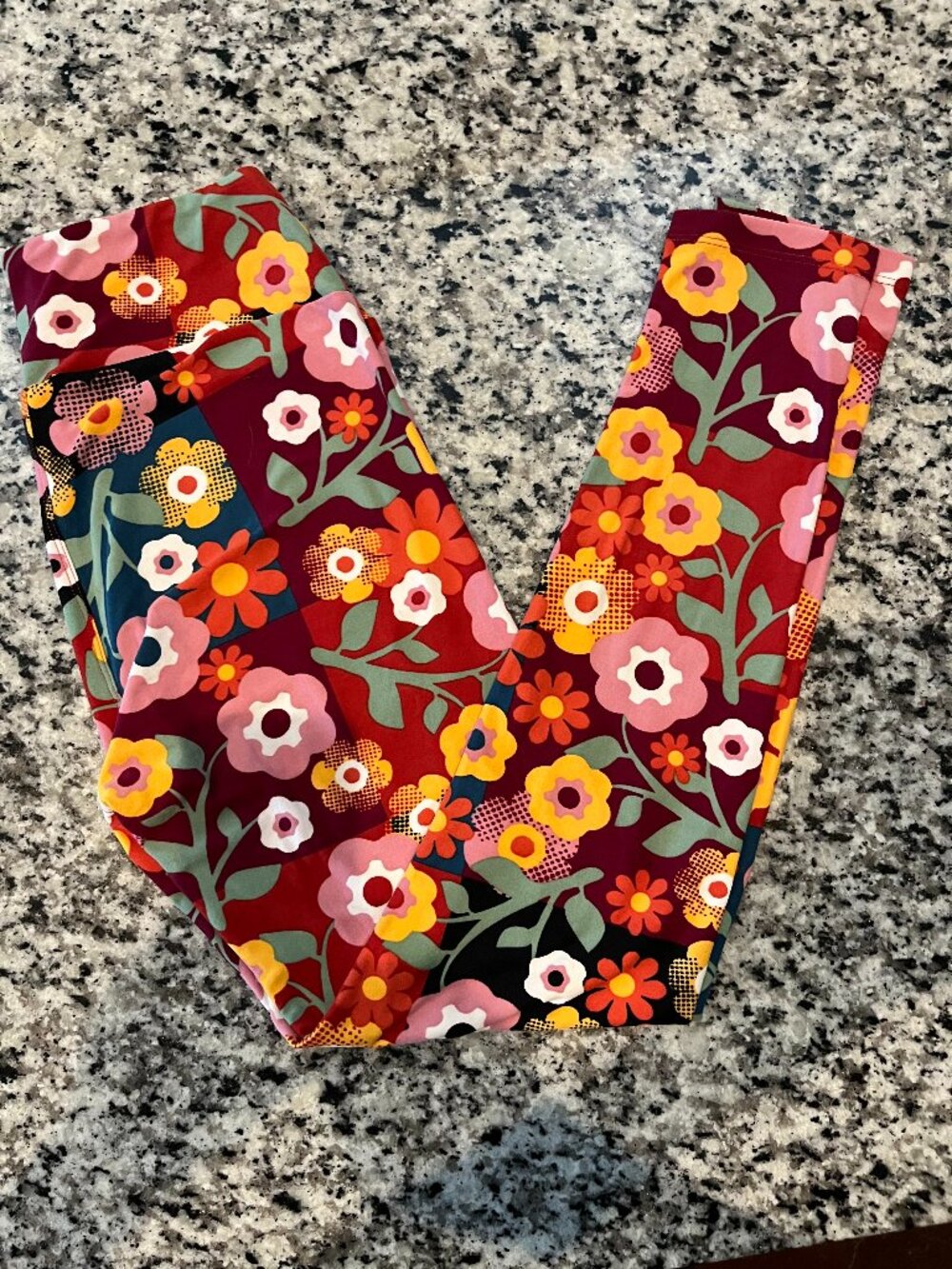Super cute and soft LuLaRoe One Size floral leggings